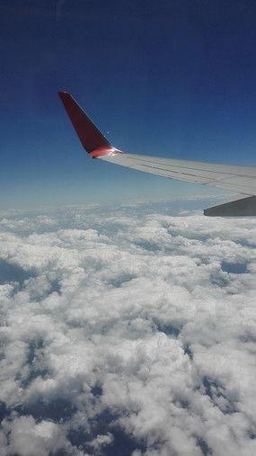 上飞机的照片,捕捉飞机起飞的壮丽瞬间